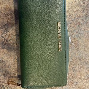 Michael Kors leather jet set wallet